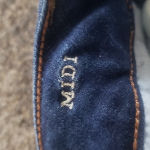 American Eagle Midi Shorts - Picture 6 of 6